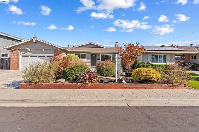 6933 Cedar Ln, Dublin, CA 94568
