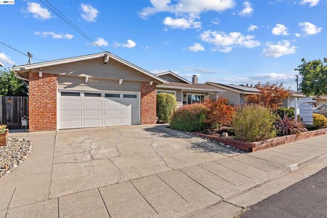 6933 Cedar Ln, Dublin, CA 94568