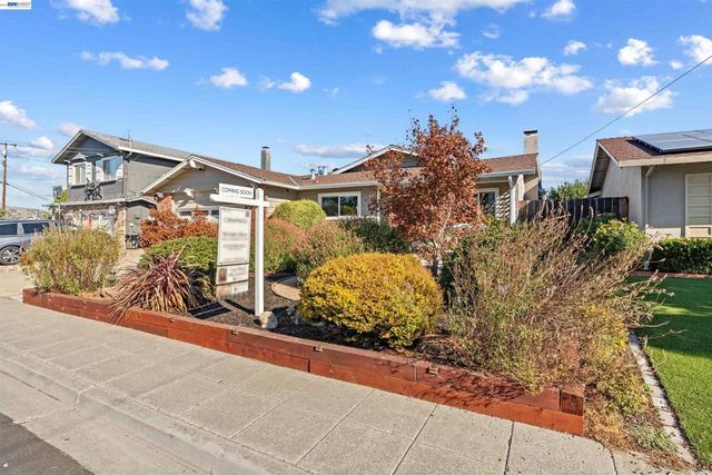 6933 Cedar Ln, Dublin, CA 94568