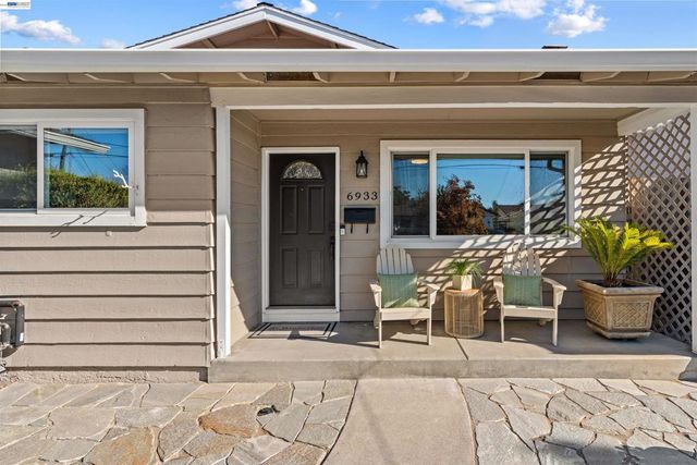 6933 Cedar Ln, Dublin, CA 94568