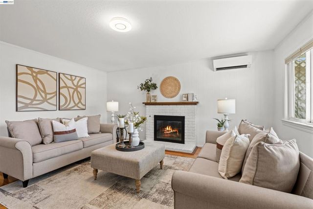 6933 Cedar Ln, Dublin, CA 94568