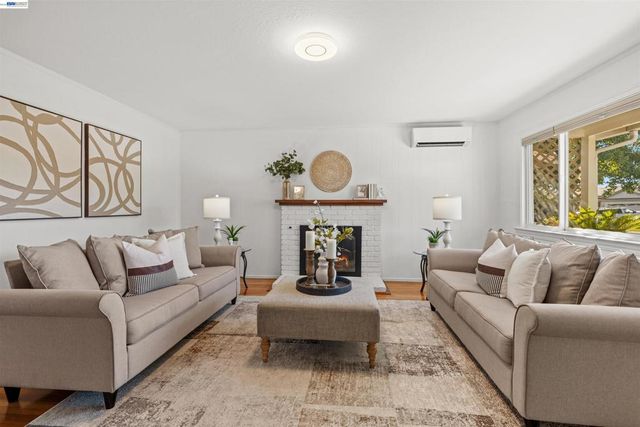 6933 Cedar Ln, Dublin, CA 94568