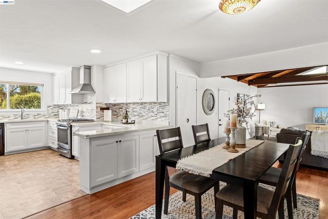 6933 Cedar Ln, Dublin, CA 94568