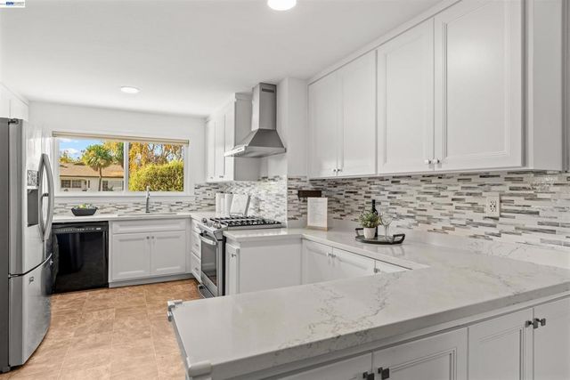 6933 Cedar Ln, Dublin, CA 94568
