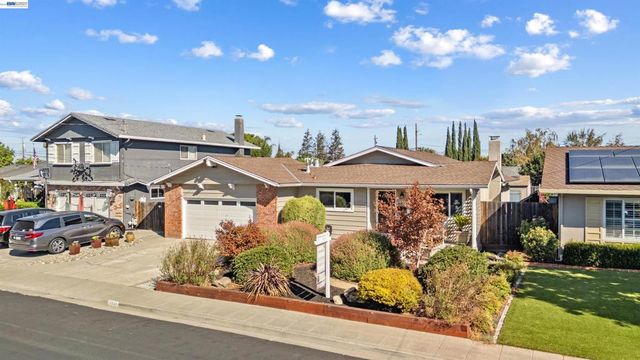 6933 Cedar Ln, Dublin, CA 94568