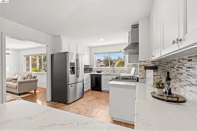 6933 Cedar Ln, Dublin, CA 94568