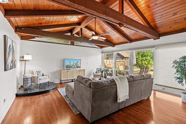 6933 Cedar Ln, Dublin, CA 94568