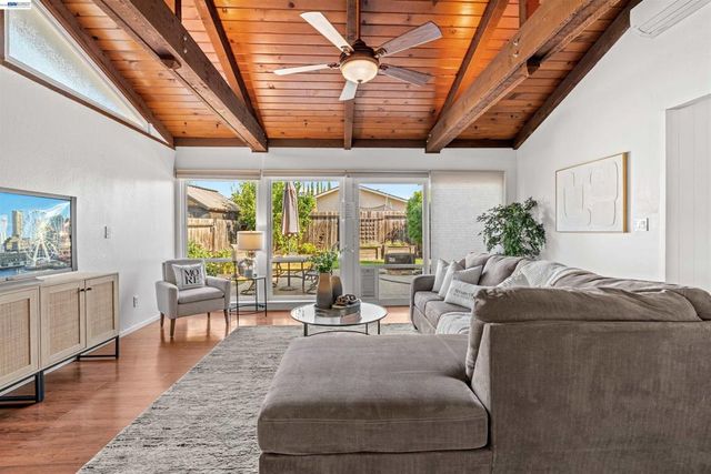 6933 Cedar Ln, Dublin, CA 94568