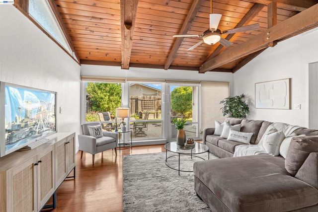 6933 Cedar Ln, Dublin, CA 94568