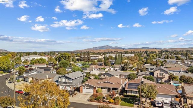 6933 Cedar Ln, Dublin, CA 94568