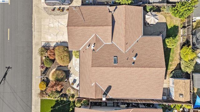 6933 Cedar Ln, Dublin, CA 94568