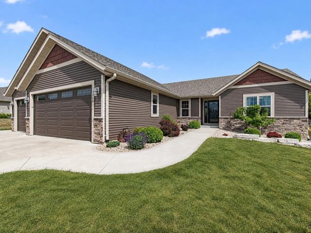 220 Silver Fox DRIVE N, Kewaskum, WI 53040