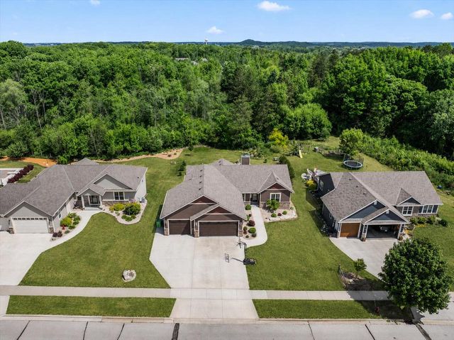 220 Silver Fox DRIVE N, Kewaskum, WI 53040