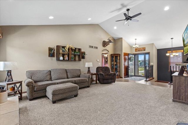 220 Silver Fox DRIVE N, Kewaskum, WI 53040