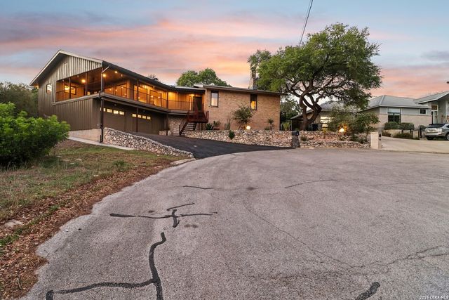 714 Starcrest, New Braunfels, TX 78130