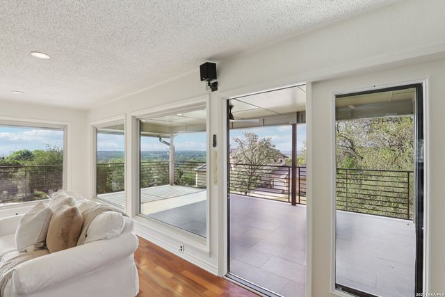 714 Starcrest, New Braunfels, TX 78130