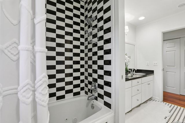 714 Starcrest, New Braunfels, TX 78130