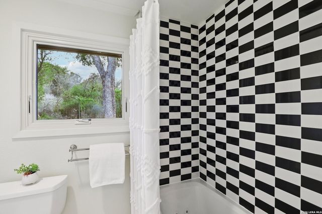 714 Starcrest, New Braunfels, TX 78130