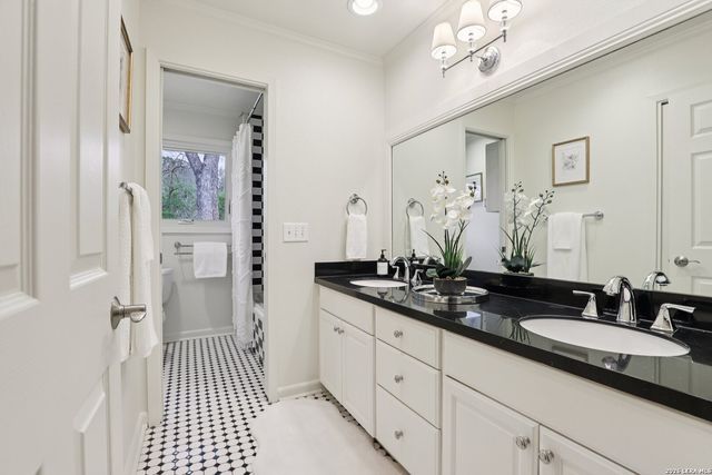 714 Starcrest, New Braunfels, TX 78130