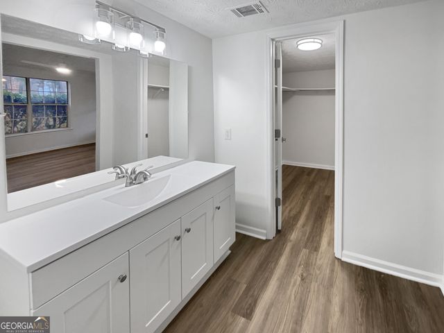 587 Tarragon Way SW, Atlanta, GA 30331