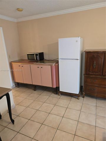 1113 NE 2nd St 1-2, Hallandale Beach, FL 33009