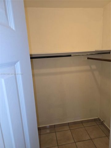 1113 NE 2nd St 1-2, Hallandale Beach, FL 33009