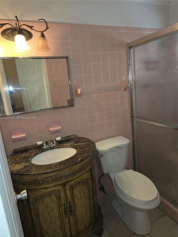 1113 NE 2nd St 1-2, Hallandale Beach, FL 33009