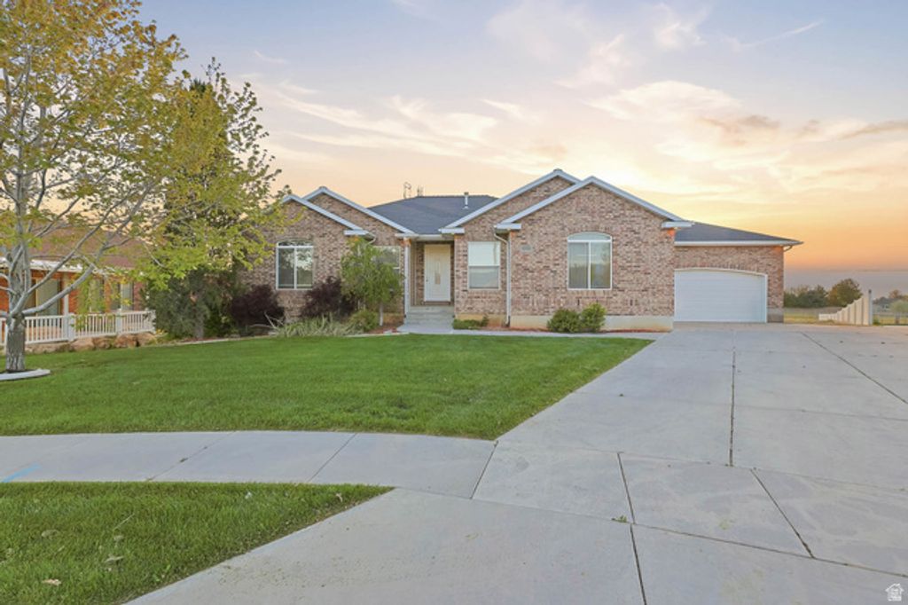 1333 N 1590 W, Clinton, UT 84015