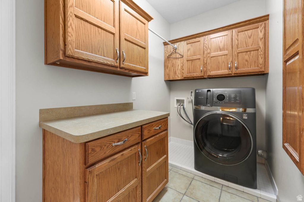 Image 13 of property listing at 1333 N 1590 W, Clinton, UT 84015
