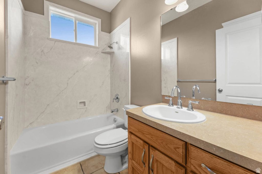 Image 14 of property listing at 1333 N 1590 W, Clinton, UT 84015