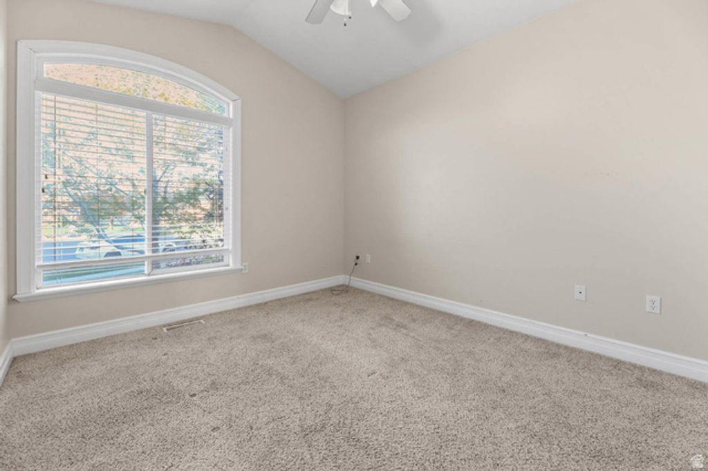 Image 15 of property listing at 1333 N 1590 W, Clinton, UT 84015