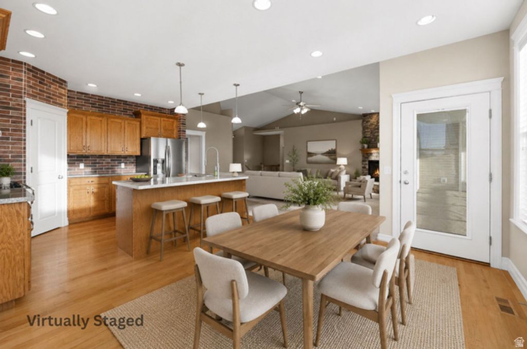 Image 3 of property listing at 1333 N 1590 W, Clinton, UT 84015