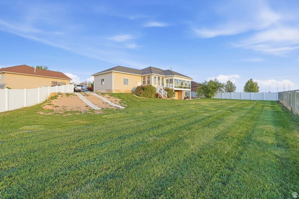 Image 25 of property listing at 1333 N 1590 W, Clinton, UT 84015