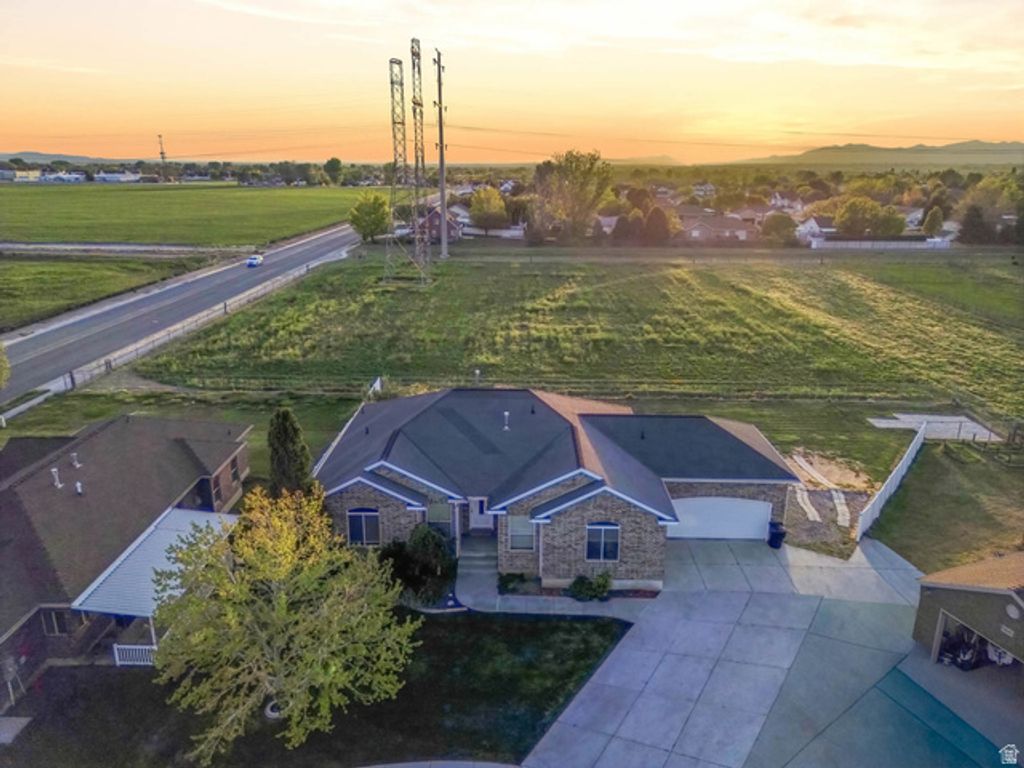 Image 30 of property listing at 1333 N 1590 W, Clinton, UT 84015