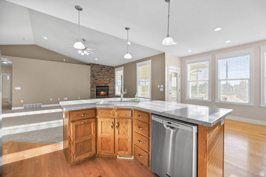 Image 5 of property listing at 1333 N 1590 W, Clinton, UT 84015