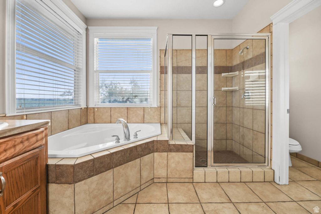 Image 10 of property listing at 1333 N 1590 W, Clinton, UT 84015