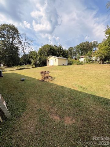 204 W Nims Avenue, Mount Holly, NC 28120