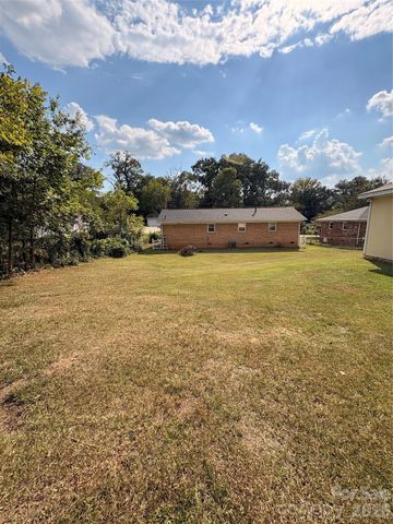 204 W Nims Avenue, Mount Holly, NC 28120