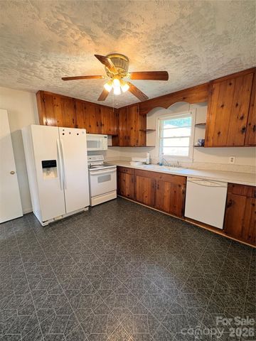 204 W Nims Avenue, Mount Holly, NC 28120
