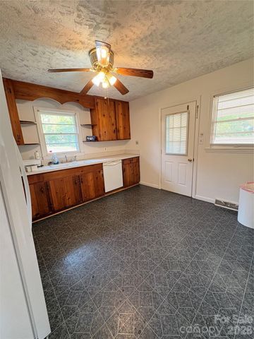 204 W Nims Avenue, Mount Holly, NC 28120