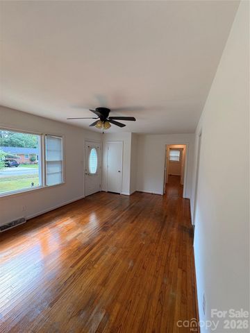 204 W Nims Avenue, Mount Holly, NC 28120