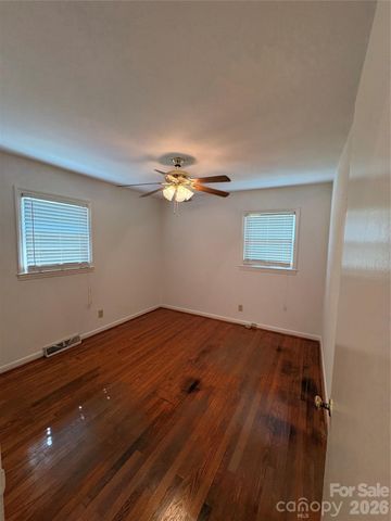 204 W Nims Avenue, Mount Holly, NC 28120