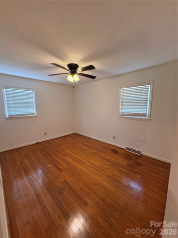 204 W Nims Avenue, Mount Holly, NC 28120