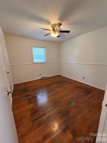 204 W Nims Avenue, Mount Holly, NC 28120