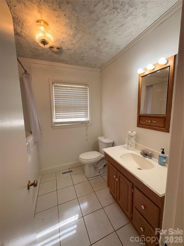 204 W Nims Avenue, Mount Holly, NC 28120