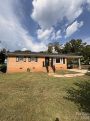 204 W Nims Avenue, Mount Holly, NC 28120