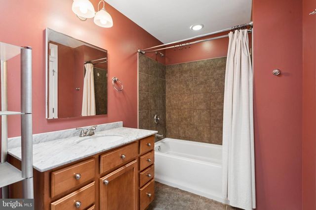 18 N EAST AVE, Baltimore, MD 21224