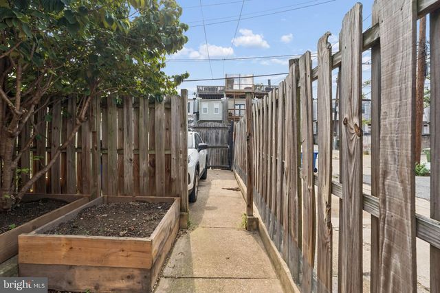18 N EAST AVE, Baltimore, MD 21224