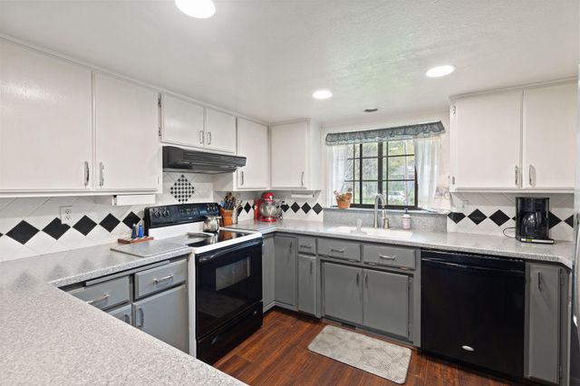 1335 NW Prospect Avenue, Grants Pass, OR 97526