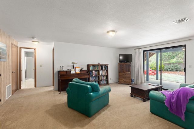 1335 NW Prospect Avenue, Grants Pass, OR 97526